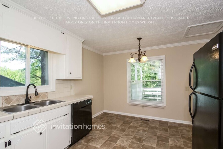 Building Photo - 4797 Grants Way NE