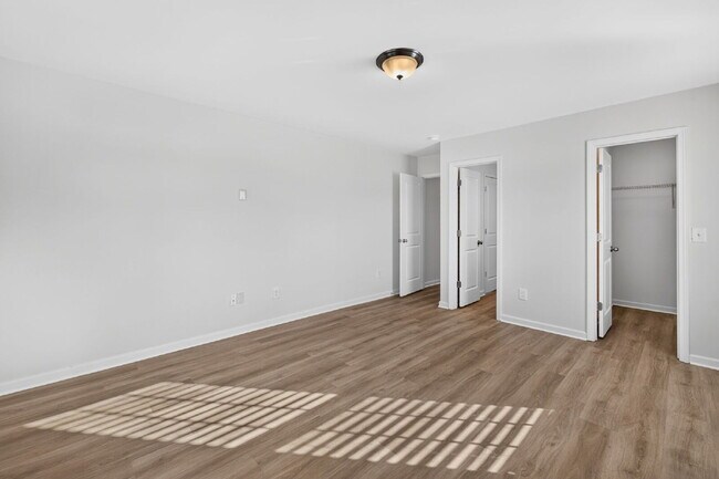 Building Photo - Expansive 4-bedroom, 3.5-bathroom single-family home boasts 3,150 sq. ft.