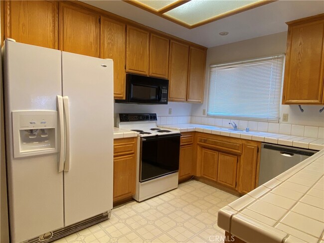 Building Photo - 1056 Sombra Way