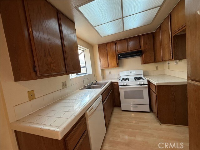 Building Photo - 2411 S Baldwin Ave