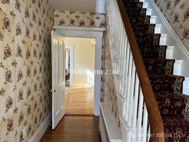 Building Photo - 92 Main Rd N