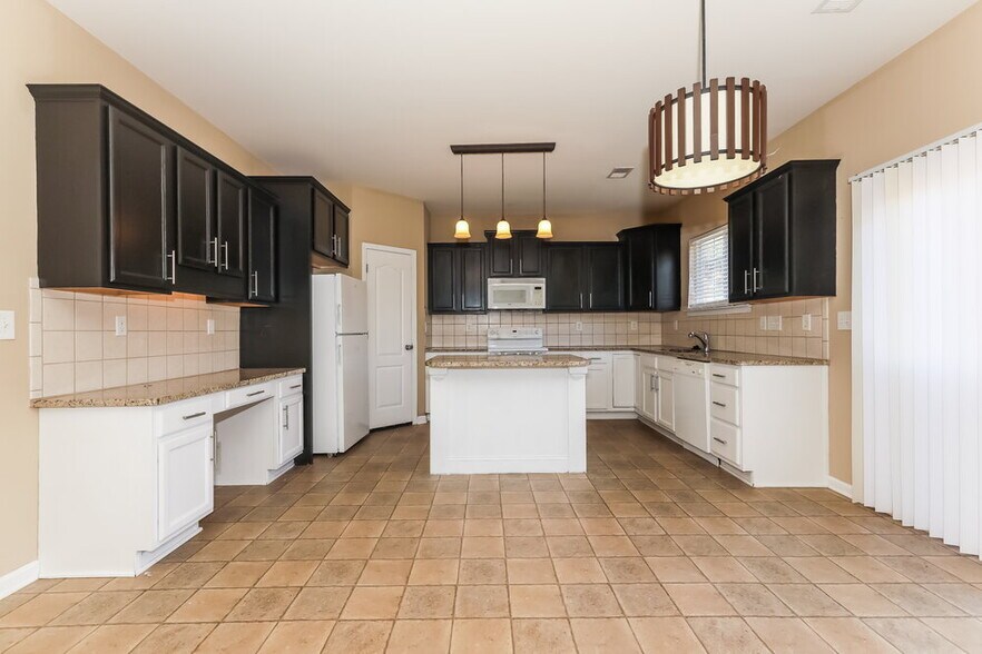 Building Photo - 3919 Cassidy Dr