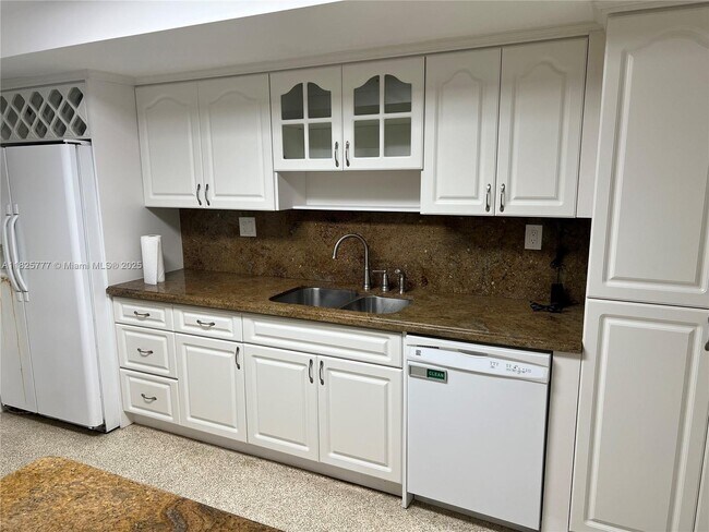 Building Photo - 10820 SW 78th Ave
