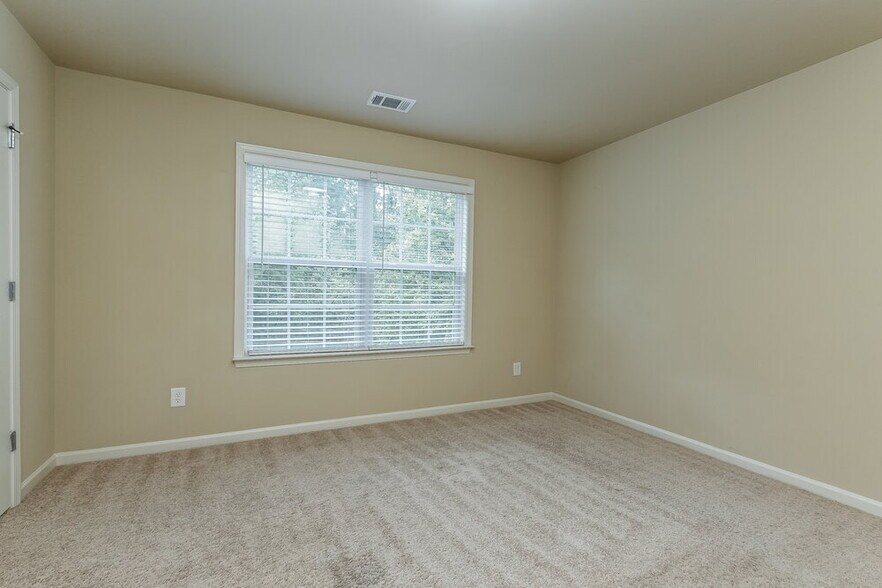 Building Photo - 3925 Village Estates Ct