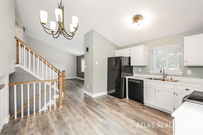 Building Photo - 11630 Kendall Cir