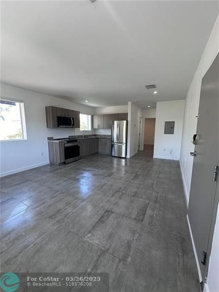 Primary Photo - 165 NW 39th St
