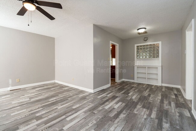 Primary Photo - 4722 E Elm St