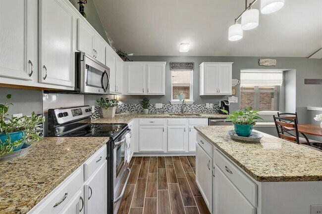 Building Photo - 316 Swenson Dr