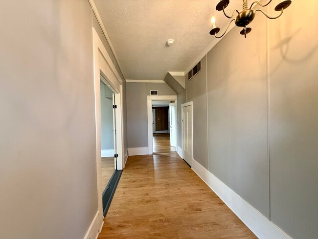 Building Photo - 927 E Mt Vernon St