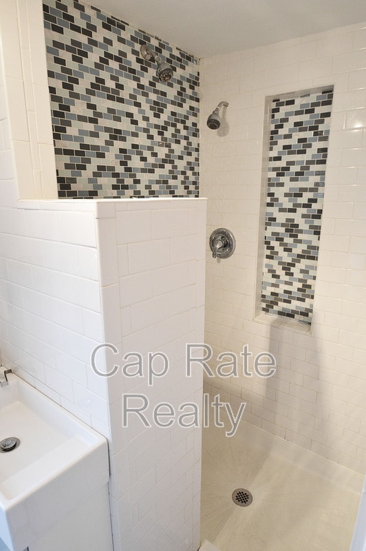 Building Photo - 216 Cherrington Rd