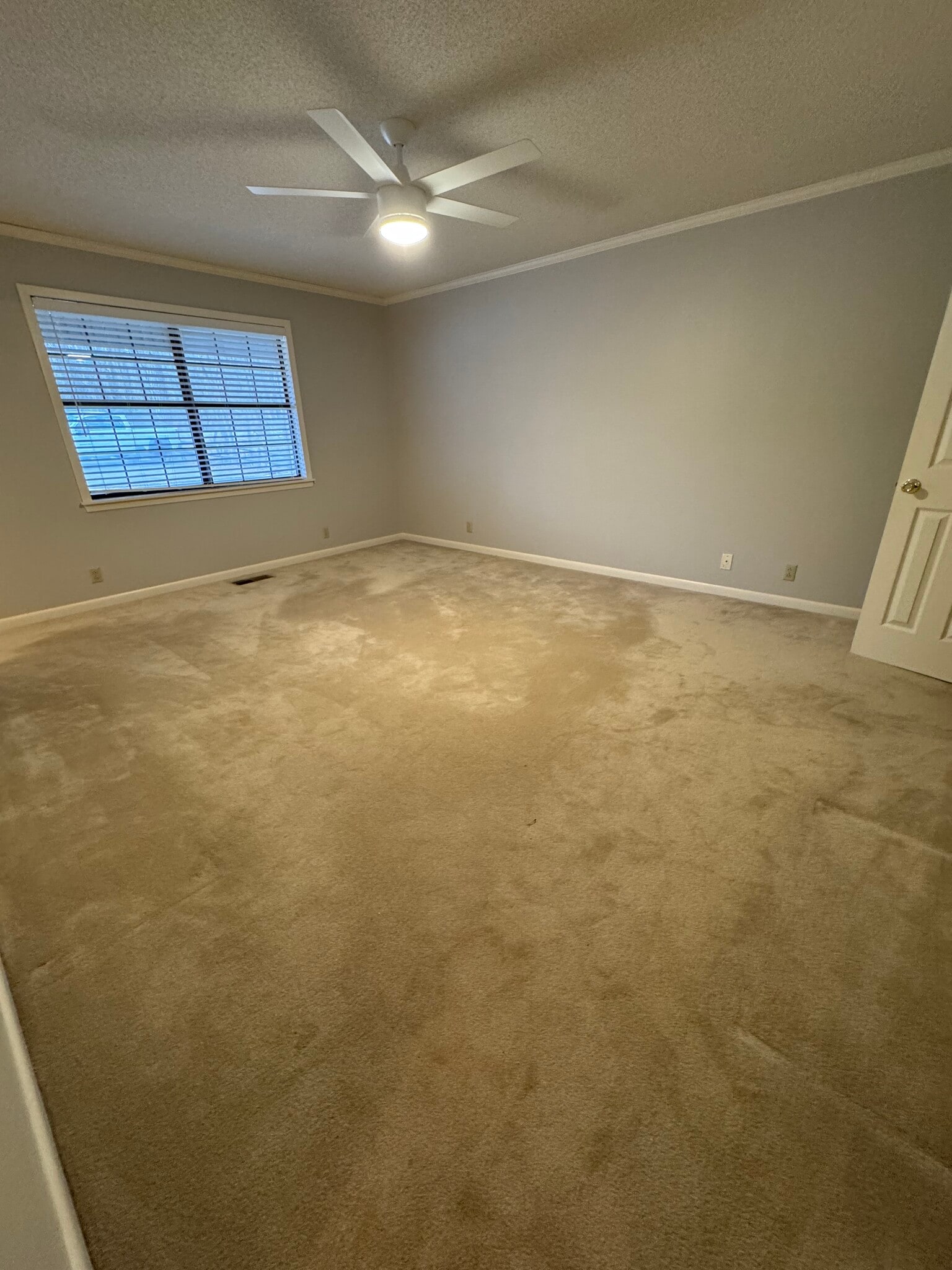 Building Photo - 21 Lakeview Dr