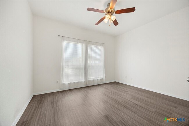 Building Photo - 1217 Roanoke Dr