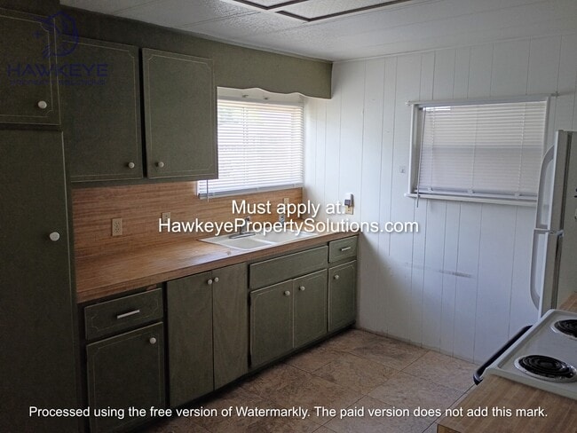 Building Photo - 435 Lazy Lake Dr W