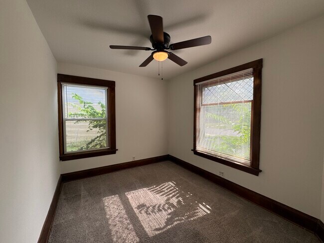 Building Photo - 440 Ingalton Ave