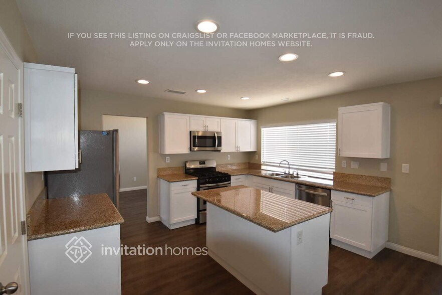 Building Photo - 6440 Silver Dawn Ln