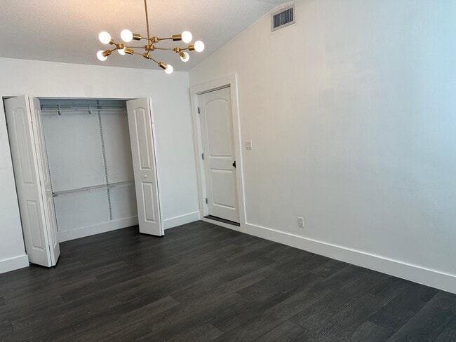 Building Photo - 2940 Cherokee Rd