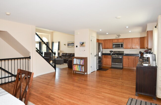 Building Photo - 7012 Hillock Dr