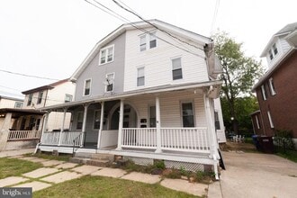 Building Photo - 313 S Fairview St