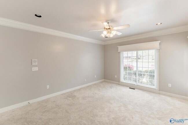 Building Photo - 481 Brenda Dr