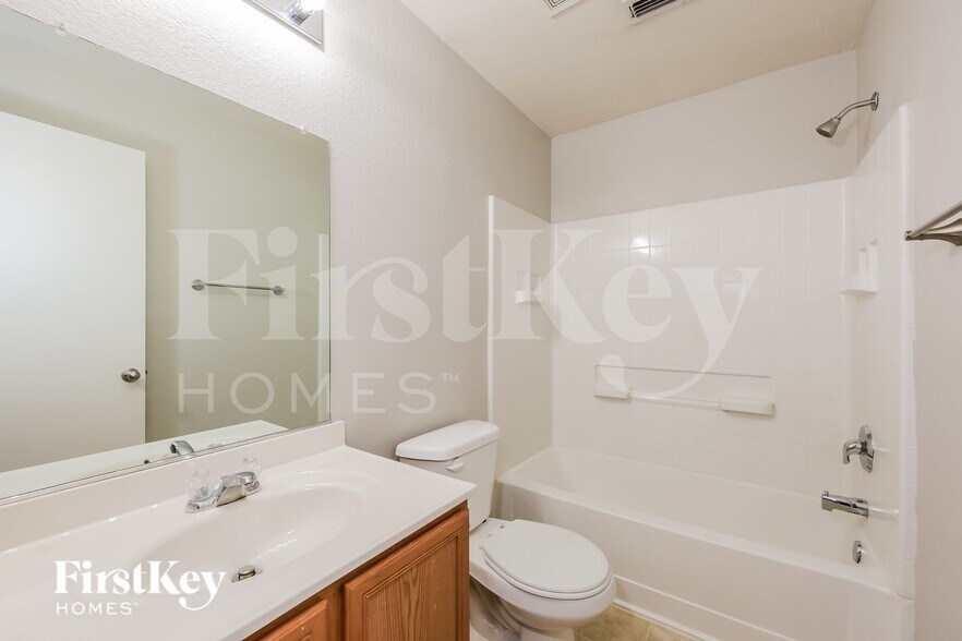 Building Photo - 6417 Meadow Way Ln