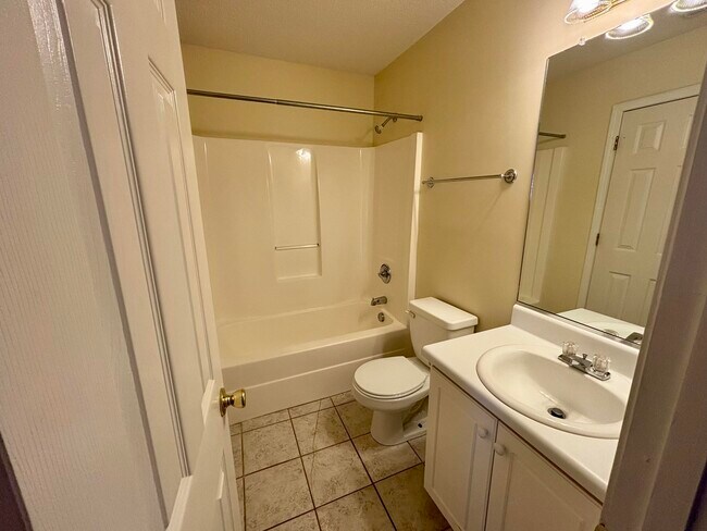 Building Photo - 310 Evans Lake Way