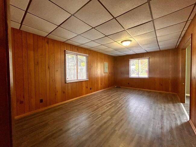 Building Photo - Three Bedroom Ranch in Northeast Grand Rapids