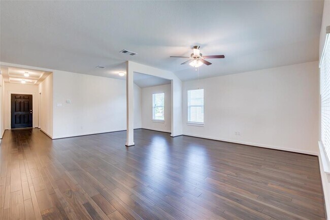 Building Photo - 741 Carol Dr