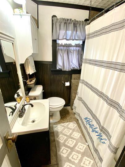 Building Photo - 14 S Greeley Ave