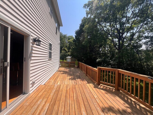 Building Photo - 1093 Wintergreen Ln