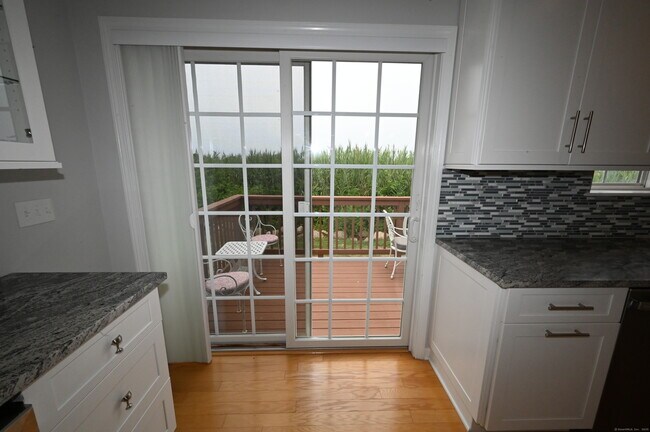 Building Photo - 560 Silver Sands Rd