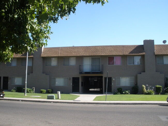 Primary Photo - 5101 Hunter Ave