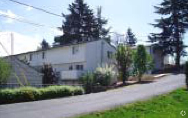 Alternate Building View 2 - 2 Parkrose 4 Plexes