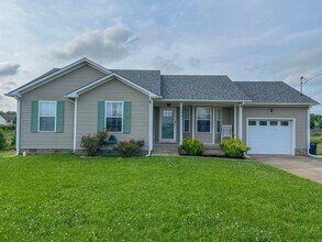 Building Photo - Single-Family Home in Oak Grove, KY--Large...