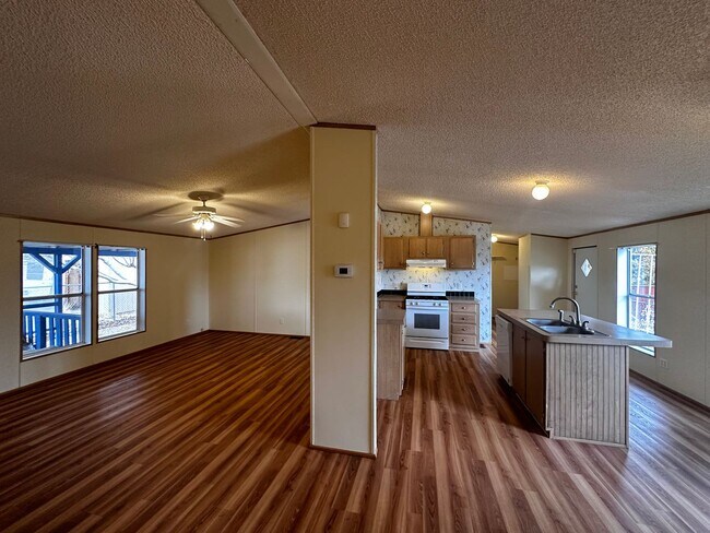 Building Photo - 3 Bedroom 2 Bath Mobile