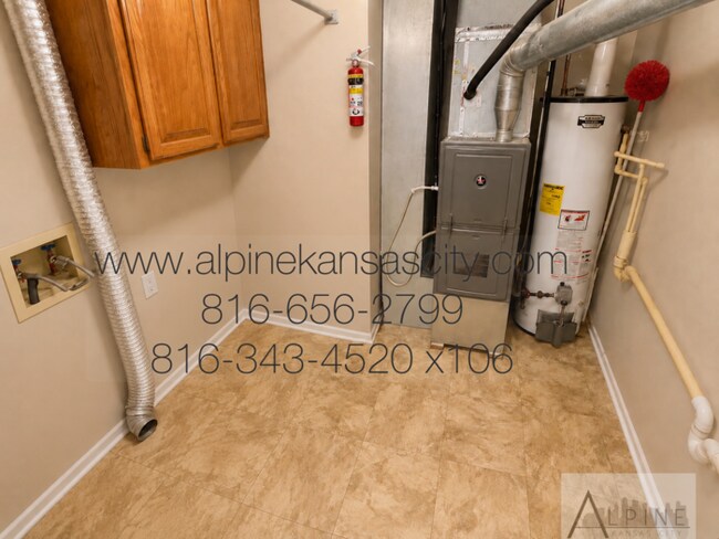 Building Photo - Grain Valley Duplex near Everything!