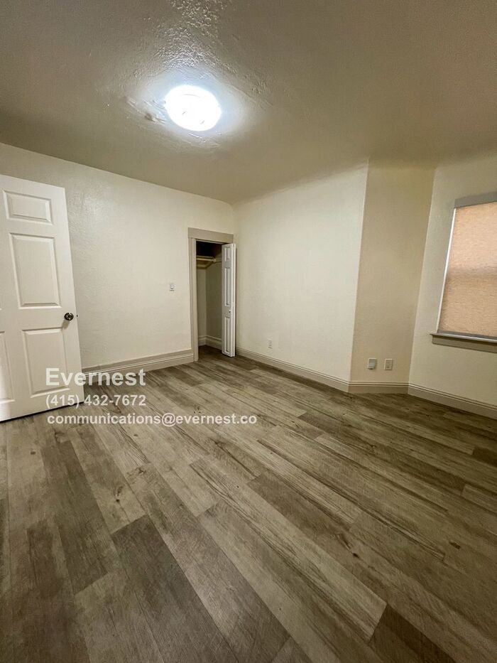 Building Photo - 884 29th St