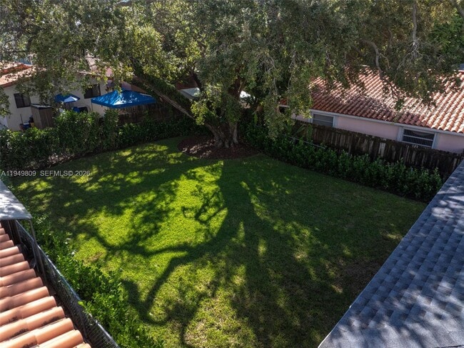 Building Photo - 2625 SW 32nd Ct