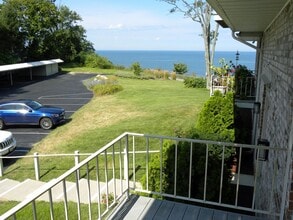 Building Photo - 3622 Lakeshore Dr