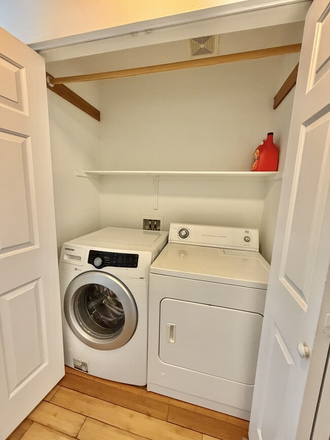 Building Photo - 8319 Haven Cove Ave