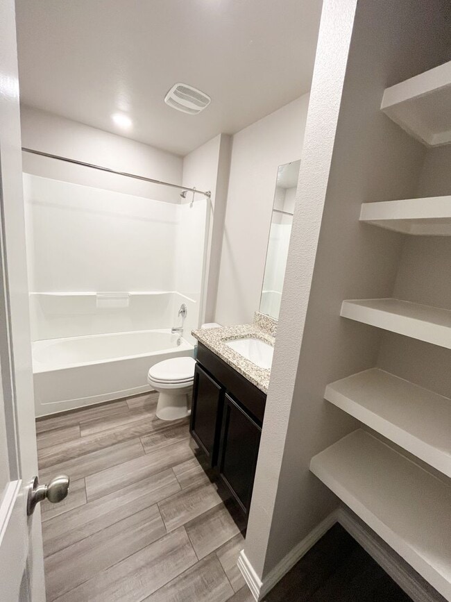 Building Photo - Half off deposit for OCTOBER