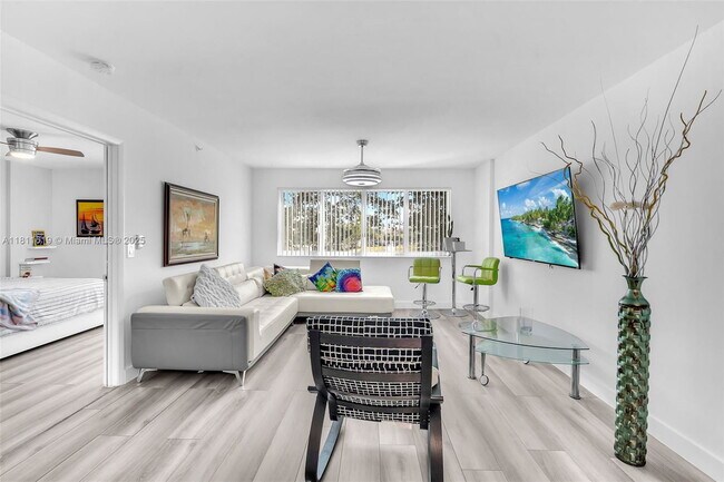 Building Photo - 9525 Weldon Cir