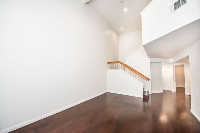Building Photo - Anaheim Hills Beauty