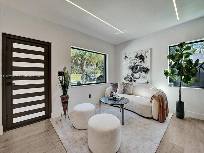 Building Photo - 2066 NE 174th St