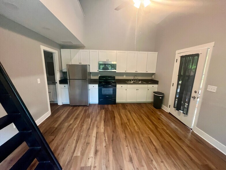 Building Photo - 60 Phillips Rd