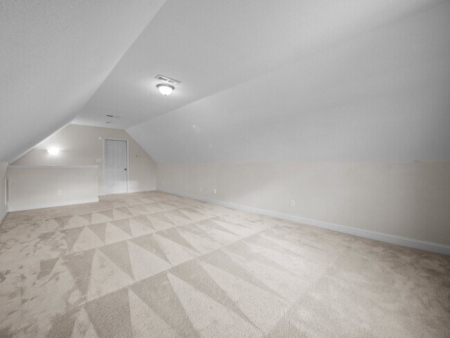 Building Photo - Welcome to Eastport!