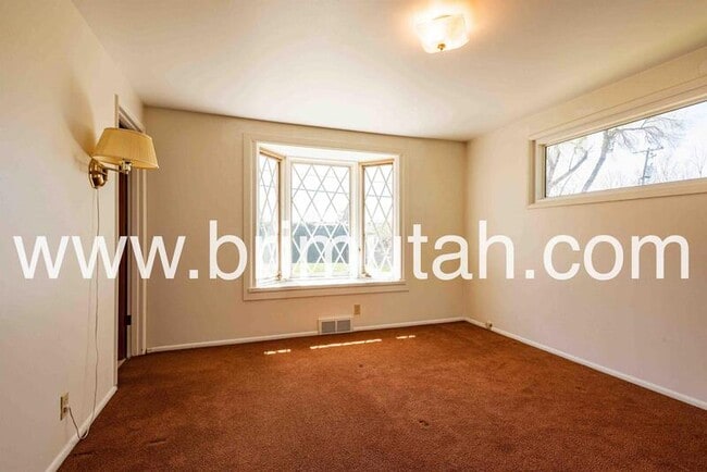 Building Photo - 2630 Lincoln Ln