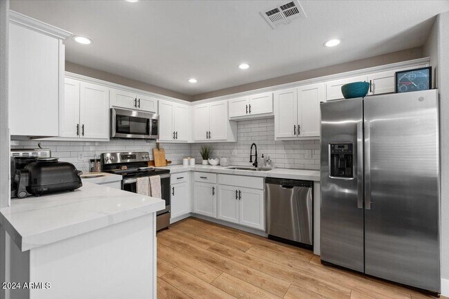 Building Photo - 15050 N Thompson Peak Pkwy