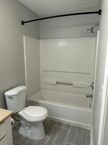 Building Photo - 104 Camellia Ct