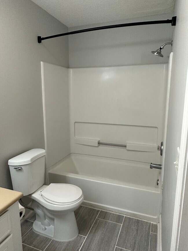 Building Photo - 104 Camellia Ct