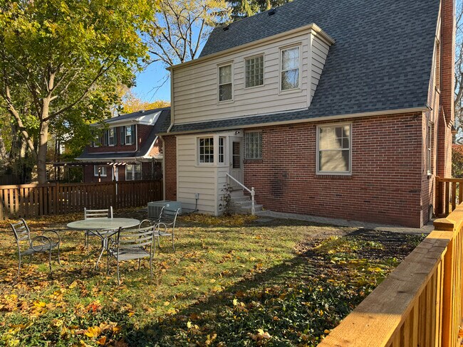 Building Photo - 366 E Wisconsin Ave